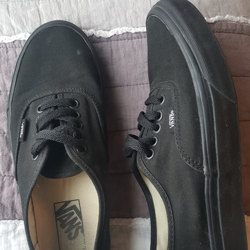 Unisex all black Vans